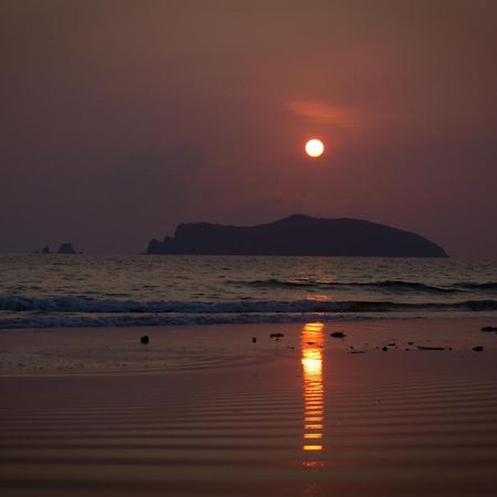 The Nest Private Beach Resort Chumphon Esterno foto