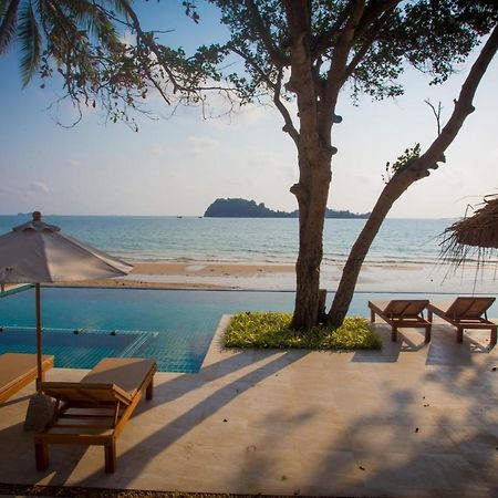 The Nest Private Beach Resort Chumphon Esterno foto