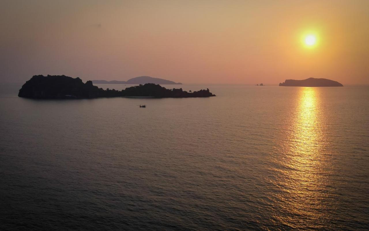 The Nest Private Beach Resort Chumphon Esterno foto
