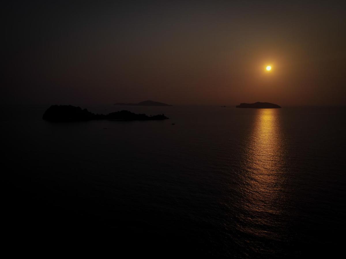 The Nest Private Beach Resort Chumphon Esterno foto