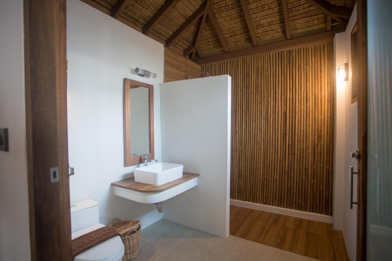 The Nest Private Beach Resort Chumphon Esterno foto